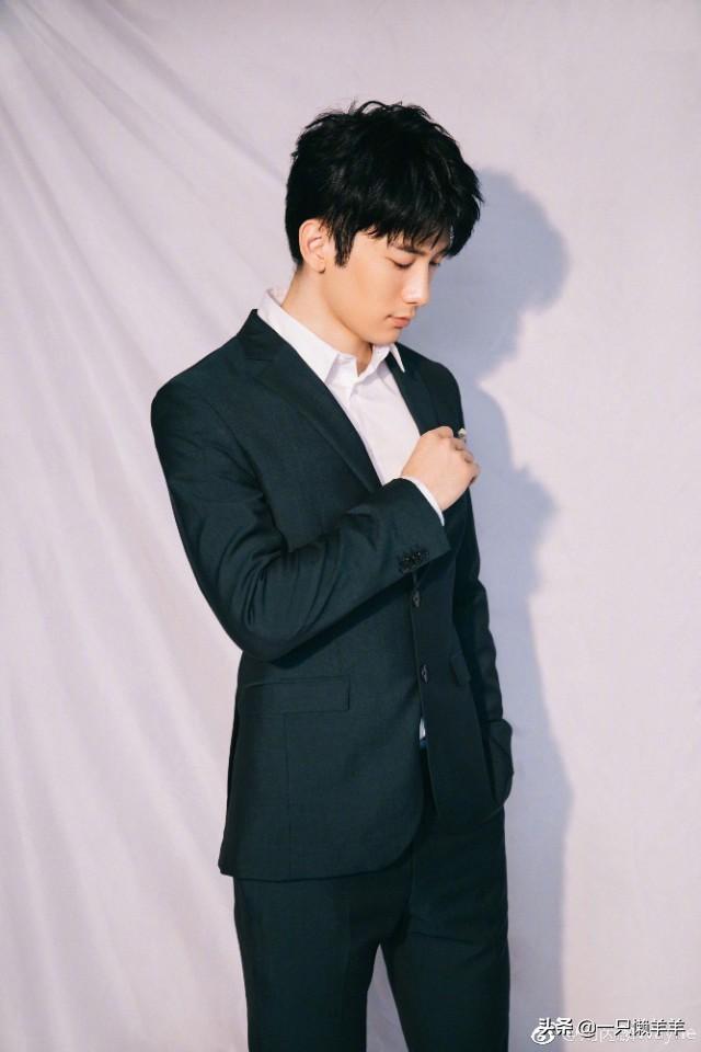 刘芮麟帅气依旧,最后一张图有惊喜!