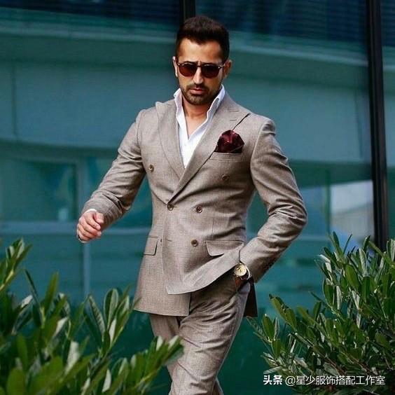 男人嫉妒,女人花痴的肌肉男,竟是西装困难户?显型只需这3点