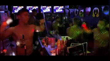 网红酒吧,清一色肌肉型男,女性顾客爆满