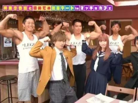 网红酒吧,清一色肌肉型男,女性顾客爆满