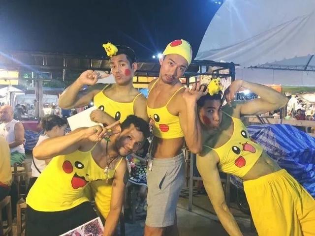 网红酒吧,清一色肌肉型男,女性顾客爆满