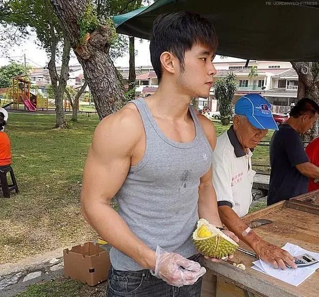 网红酒吧,清一色肌肉型男,女性顾客爆满