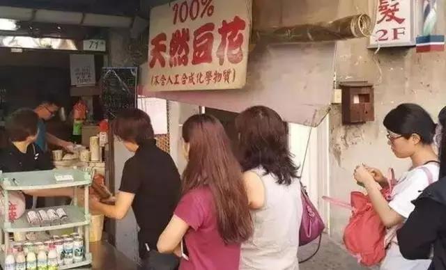 网红酒吧,清一色肌肉型男,女性顾客爆满