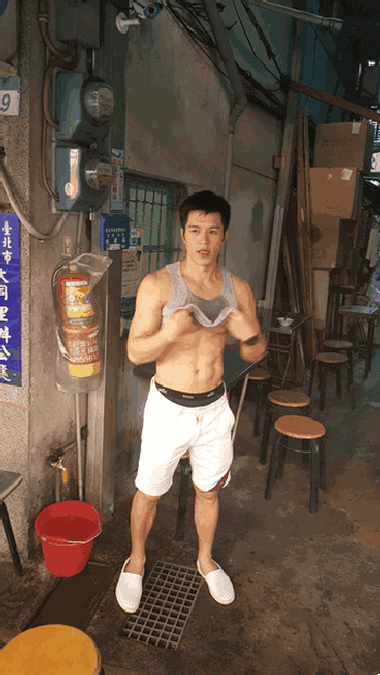 网红酒吧,清一色肌肉型男,女性顾客爆满