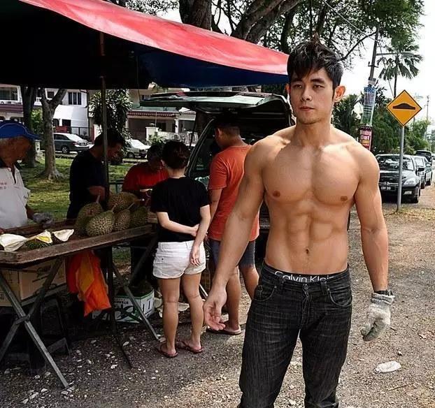 网红酒吧,清一色肌肉型男,女性顾客爆满