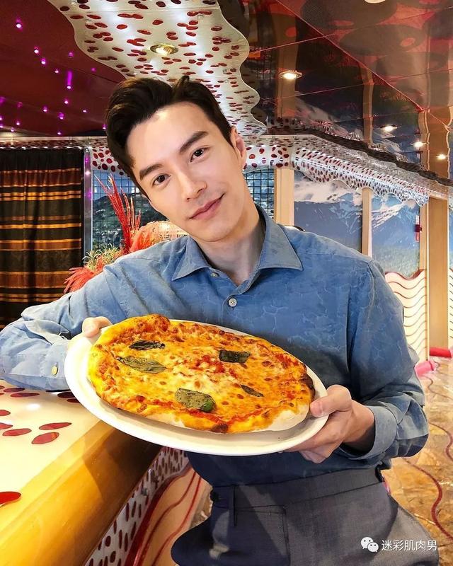 海兰察演飞行员,这身材穿正装太帅了