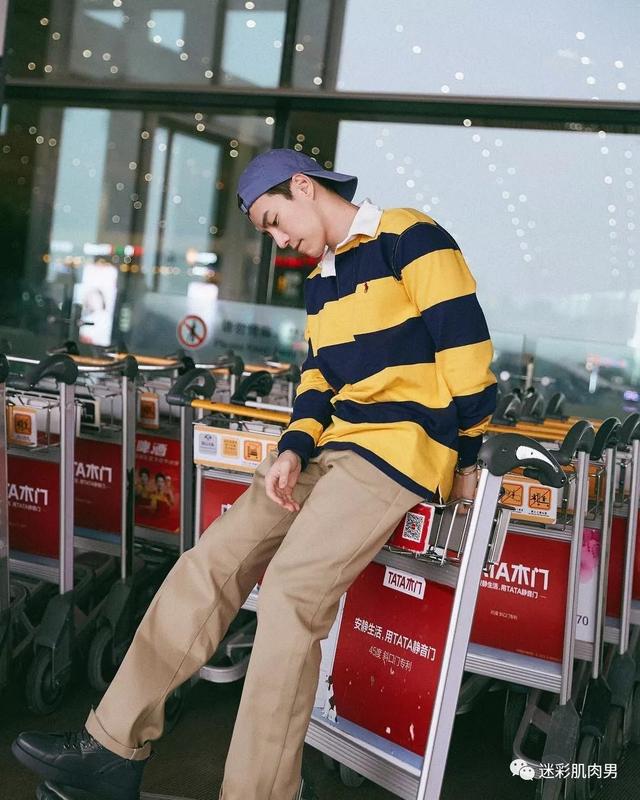 海兰察演飞行员,这身材穿正装太帅了