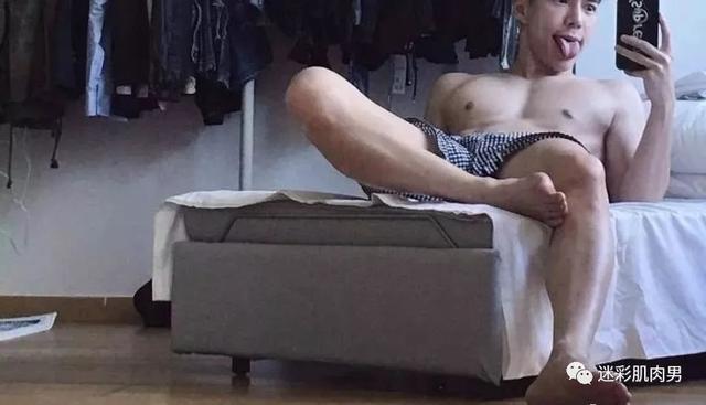 海兰察演飞行员,这身材穿正装太帅了