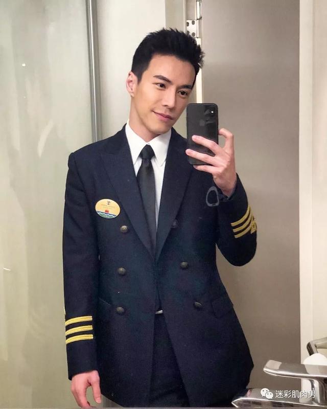 海兰察演飞行员,这身材穿正装太帅了