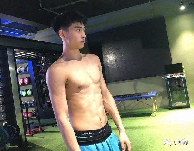 193cm西安体院校草火了,身材好到令人发指