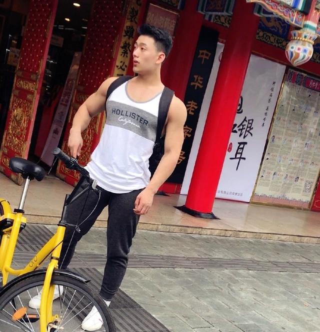 193cm西安体院校草火了,身材好到令人发指