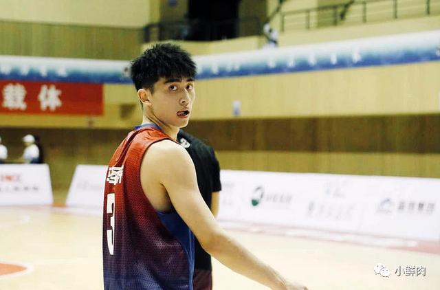 193cm西安体院校草火了,身材好到令人发指