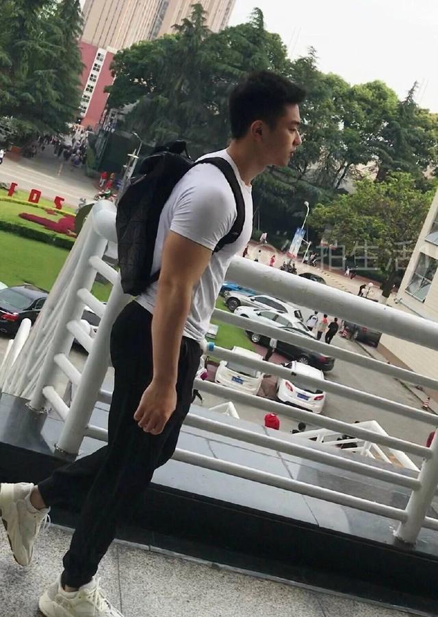 193cm西安体院校草火了,身材好到令人发指