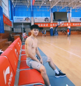 193cm西安体院校草火了,身材好到令人发指