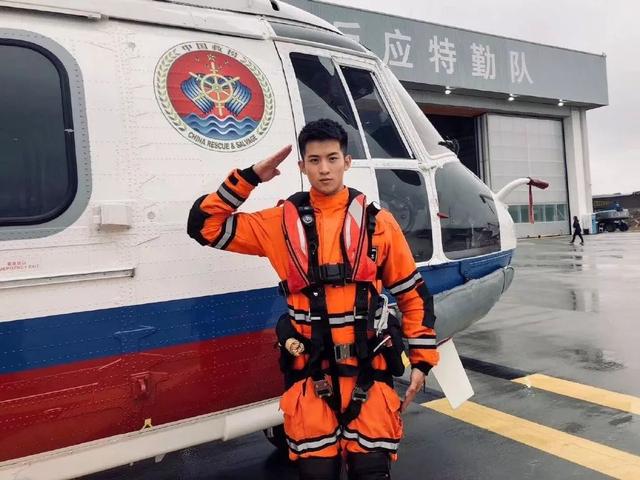 武汉体院男生张峰进演艺圈,肌肉身材没藏住了