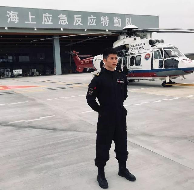 武汉体院男生张峰进演艺圈,肌肉身材没藏住了