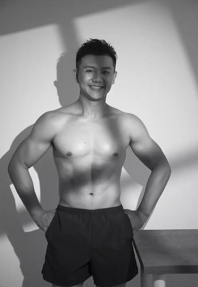 陈一冰发身材照,网友:不是说他身材走样发福了吗?