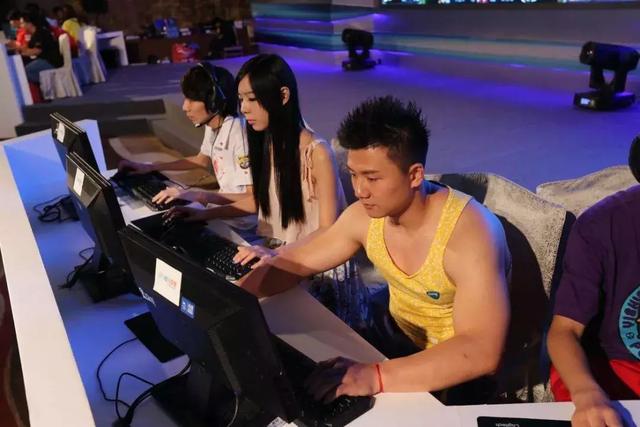 陈一冰发身材照,网友:不是说他身材走样发福了吗?