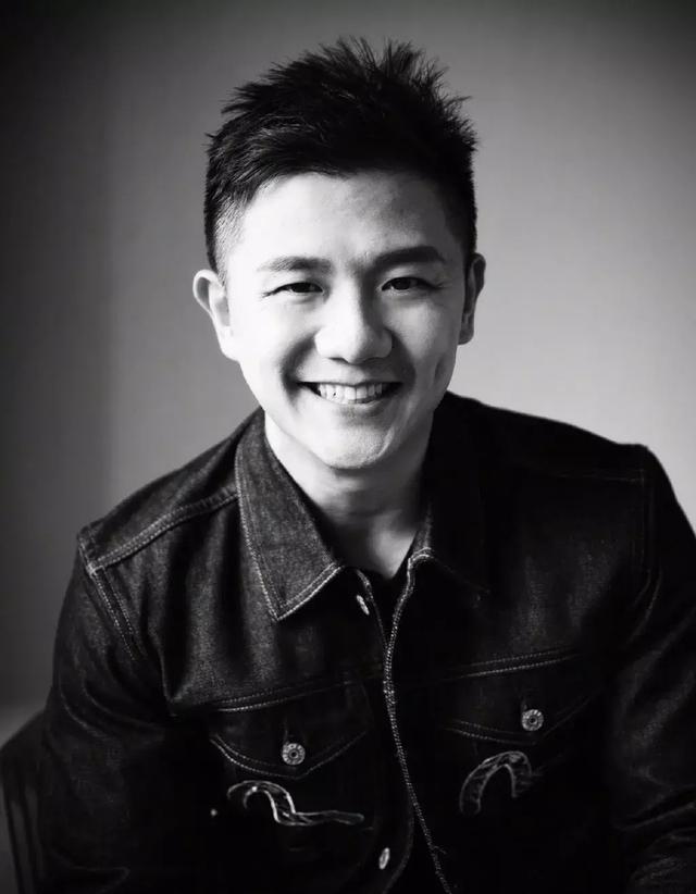 陈一冰发身材照,网友:不是说他身材走样发福了吗?