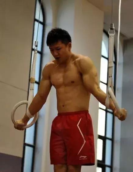 陈一冰发身材照,网友:不是说他身材走样发福了吗?