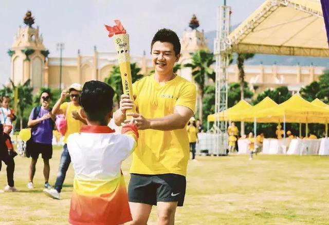 陈一冰发身材照,网友:不是说他身材走样发福了吗?