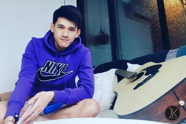 酷似刘昊然的小帅哥,身材比刘昊然还好