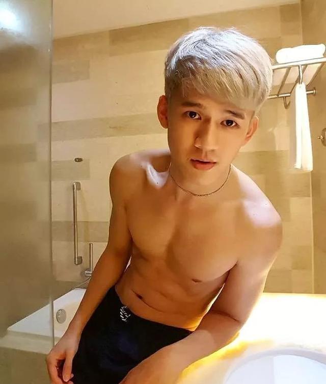 酷似刘昊然的小帅哥,身材比刘昊然还好