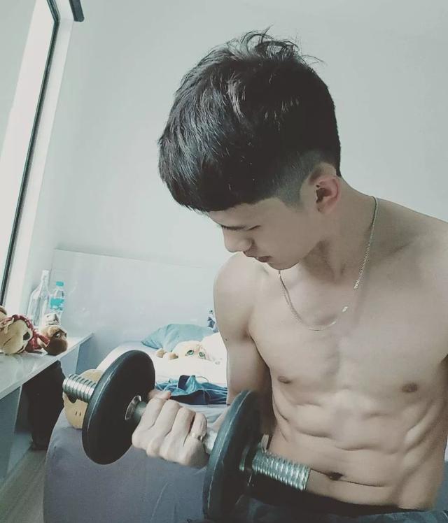 酷似刘昊然的小帅哥,身材比刘昊然还好