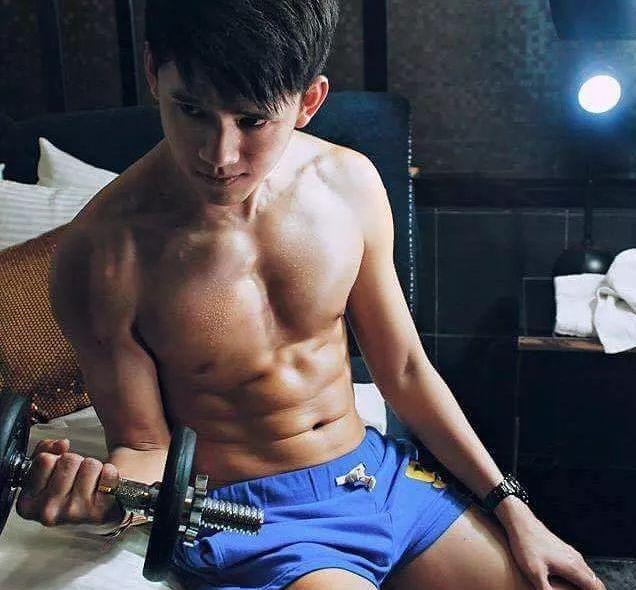 酷似刘昊然的小帅哥,身材比刘昊然还好