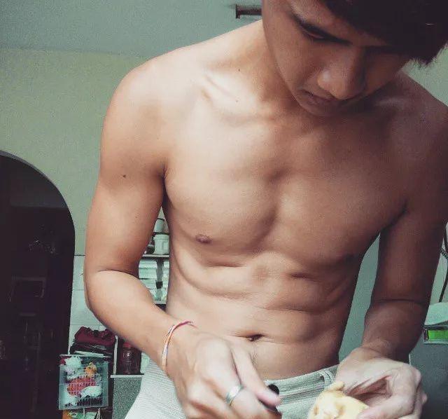 酷似刘昊然的小帅哥,身材比刘昊然还好