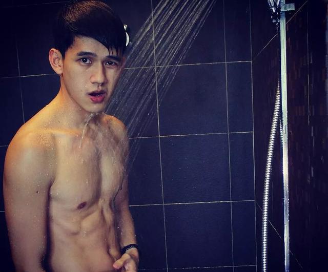 酷似刘昊然的小帅哥,身材比刘昊然还好