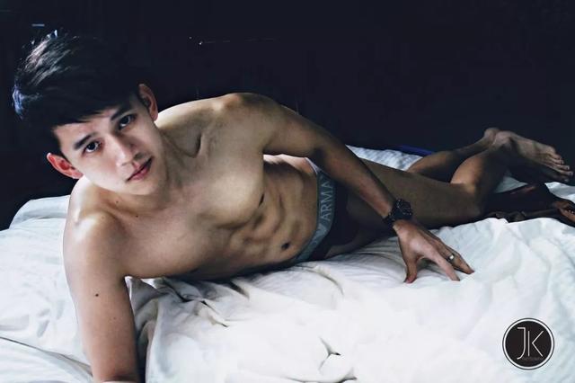 酷似刘昊然的小帅哥,身材比刘昊然还好