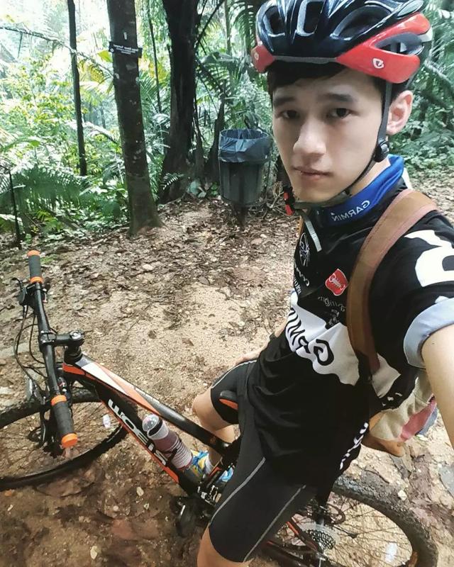 酷似刘昊然的小帅哥,身材比刘昊然还好