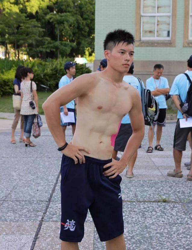 龙舟体育生的身材到底有多好?满屏都是男性荷尔蒙的味道