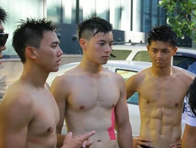 龙舟体育生的身材到底有多好?满屏都是男性荷尔蒙的味道