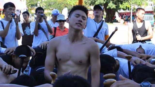 龙舟体育生的身材到底有多好?满屏都是男性荷尔蒙的味道