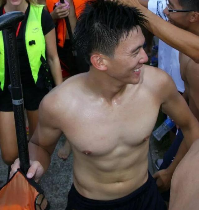 龙舟体育生的身材到底有多好?满屏都是男性荷尔蒙的味道