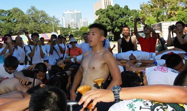 龙舟体育生的身材到底有多好?满屏都是男性荷尔蒙的味道