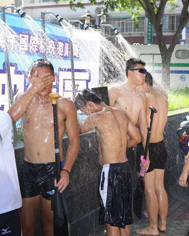 龙舟体育生的身材到底有多好?满屏都是男性荷尔蒙的味道