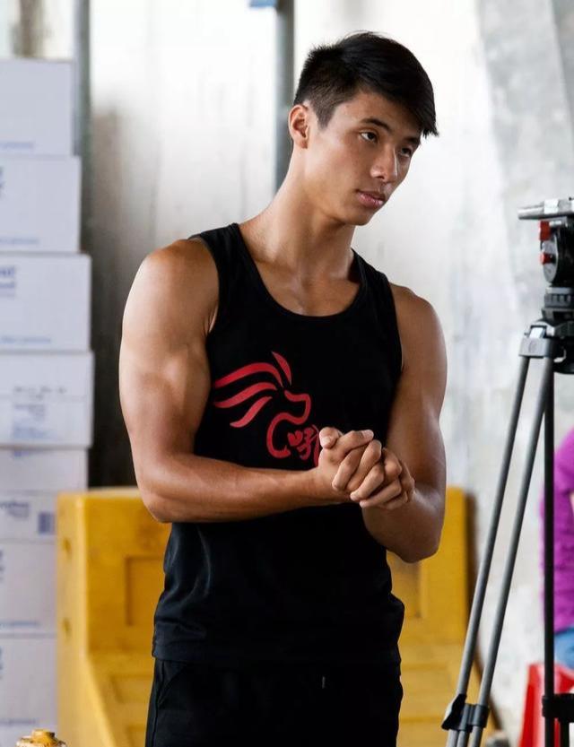 龙舟体育生的身材到底有多好?满屏都是男性荷尔蒙的味道