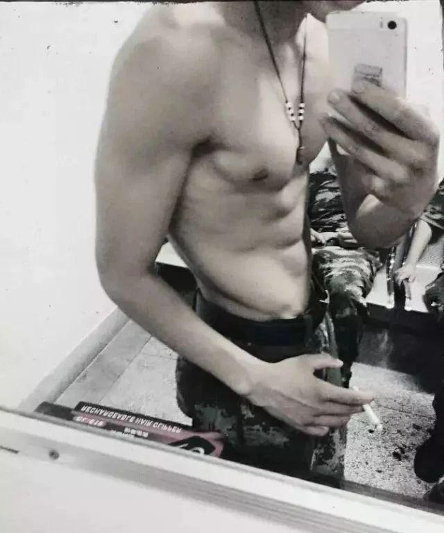 终于可以正大光明看兵哥哥的腹肌了,央视都发了