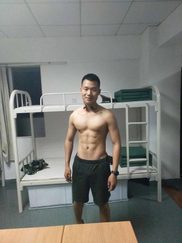 终于可以正大光明看兵哥哥的腹肌了,央视都发了
