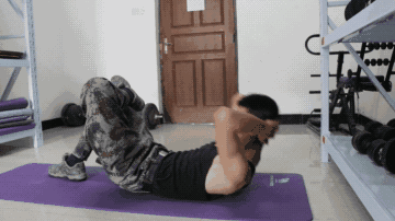 终于可以正大光明看兵哥哥的腹肌了,央视都发了