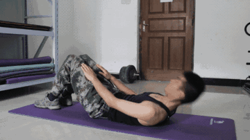 终于可以正大光明看兵哥哥的腹肌了,央视都发了