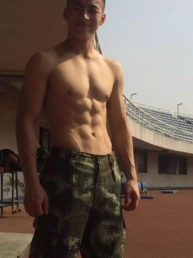 挖到一名超帅的消防员帅哥,他这身材太有安全感了