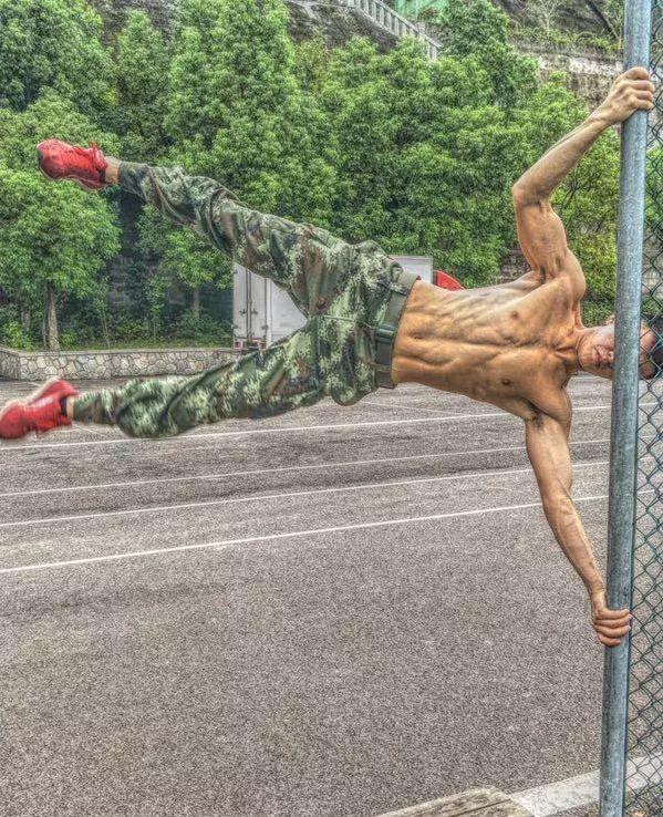 挖到一名超帅的消防员帅哥,他这身材太有安全感了