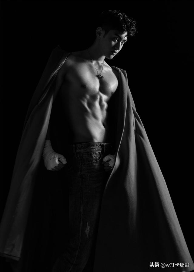 剧中鲜少人关注的他,没想到身材这么有型:优秀啊