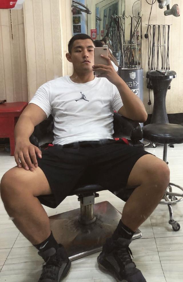 187CM上海大学篮球体育生，这味道很男人