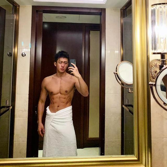 189CM体育生转战娱乐圈,实力强大被导演万里挑一