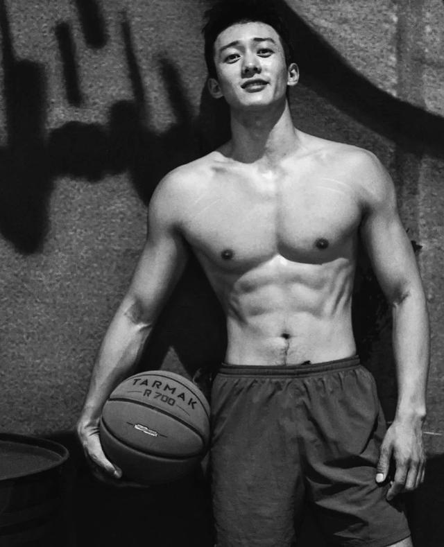 189CM体育生转战娱乐圈,实力强大被导演万里挑一